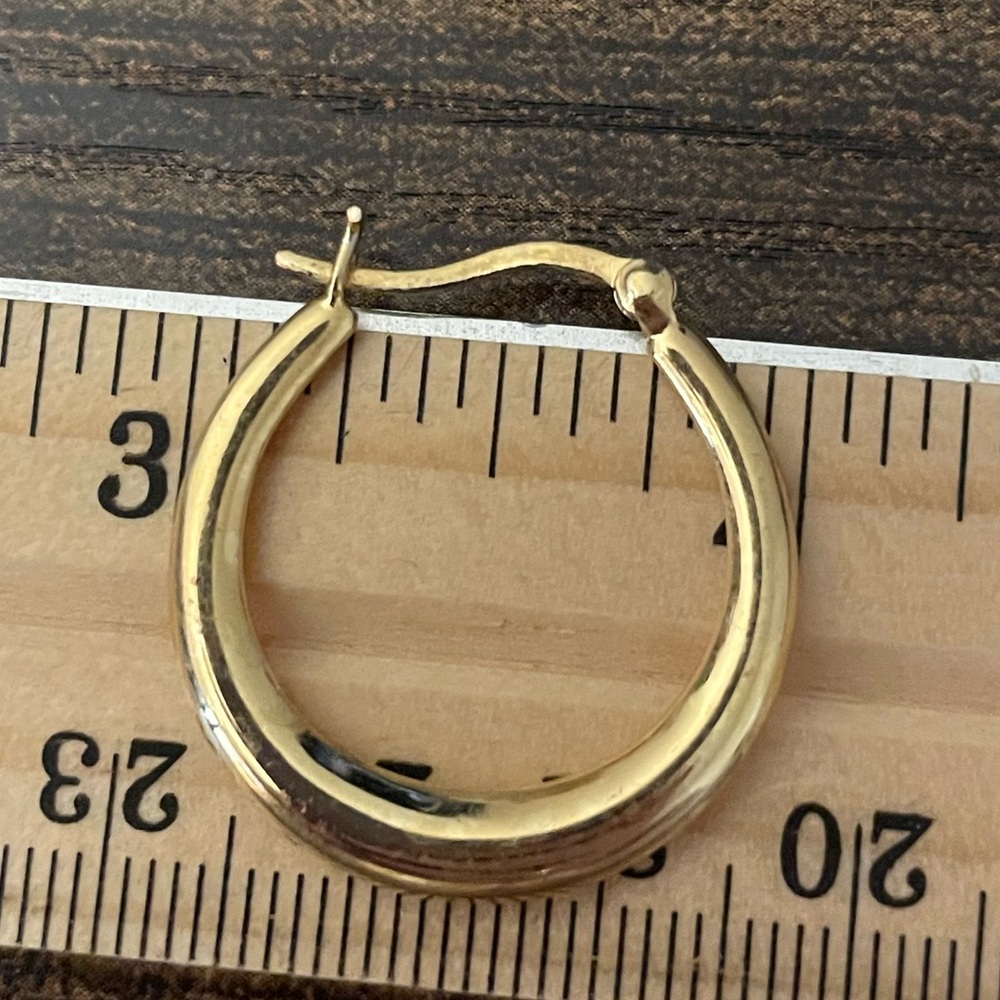 1” yellow gold stylish hoop earrings - Picture 5 of 6